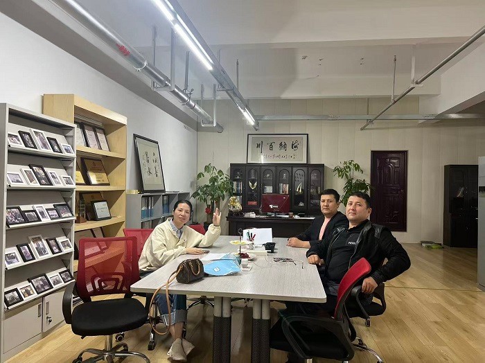 伊朗客户与公司领导合影